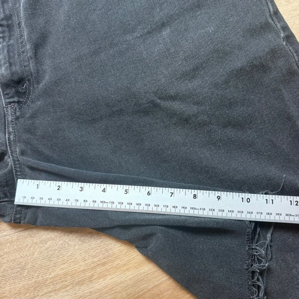 Vintage Levis 560 Denim Shorts Mens 42 Black Cutoff Loose Fit Raw Hem Grunge Y2K